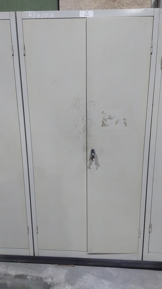 Tuerenschrank 1950x930x400 - Workshop equipment: picture 1 Tuerenschrank 1950x930x400 - Workshop equipment: picture 1