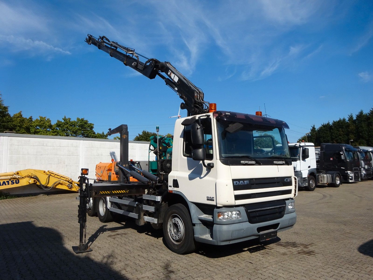 DAF 28-250 CF Abroller + HIA B195-3 Kran - Hook lift truck, Crane truck: picture 1 DAF 28-250 CF Abroller + HIA B195-3 Kran - Hook lift truck, Crane truck: picture 1