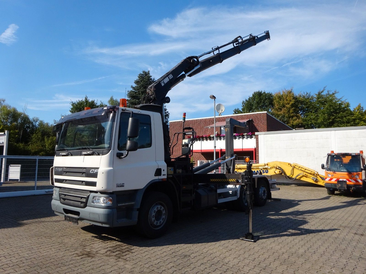 DAF 28-250 CF Abroller + HIA B195-3 Kran - Hook lift truck, Crane truck: picture 3 DAF 28-250 CF Abroller + HIA B195-3 Kran - Hook lift truck, Crane truck: picture 3