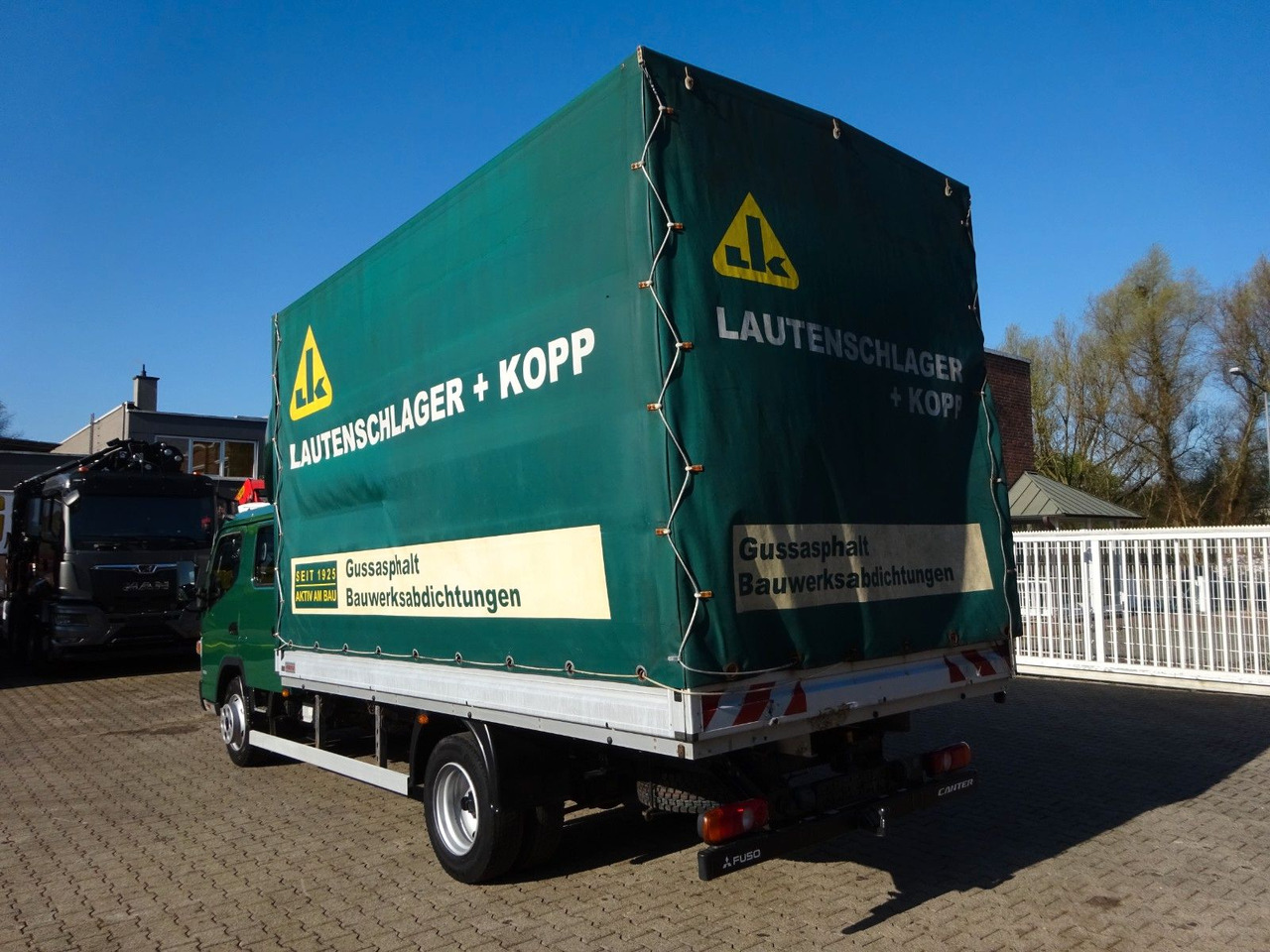FUSO 7C180D Canter mit Doppelkabine 4x2 - Curtain side van, Combi van: picture 5 FUSO 7C180D Canter mit Doppelkabine 4x2 - Curtain side van, Combi van: picture 5