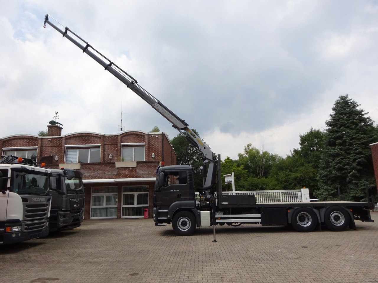 MAN 26.360 TGS Pritsche + PK 16502 Kran 6x2 - Crane truck: picture 1 MAN 26.360 TGS Pritsche + PK 16502 Kran 6x2 - Crane truck: picture 1