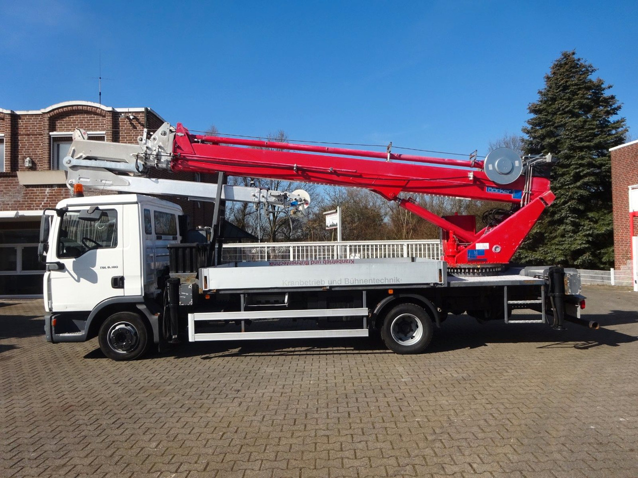 MAN 8.180 TGL + Böcker AK 32 Meter Dachdeckerkran - Crane truck: picture 2 MAN 8.180 TGL + Böcker AK 32 Meter Dachdeckerkran - Crane truck: picture 2