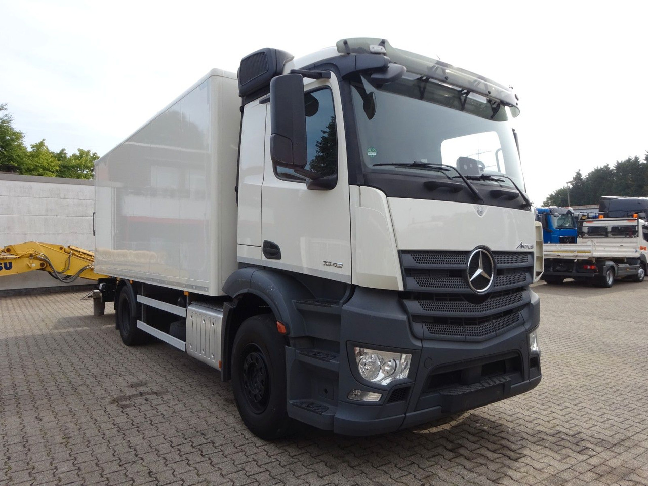 Box truck Mercedes-Benz 1842 Antos Koffer  + BÄR Ladebordwand 4x2: picture 11