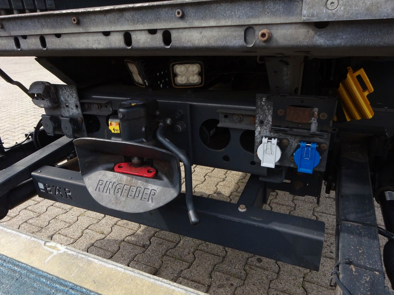 Box truck Mercedes-Benz 1842 Antos Koffer  + BÄR Ladebordwand 4x2: picture 14