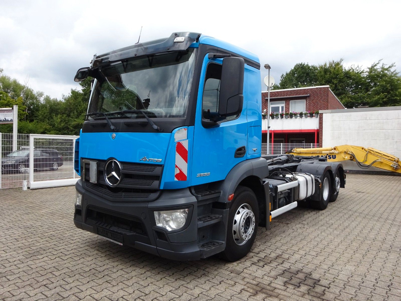 Hook lift truck Mercedes-Benz 2533 Antos MULTILIFT Abroller 6x2: picture 10