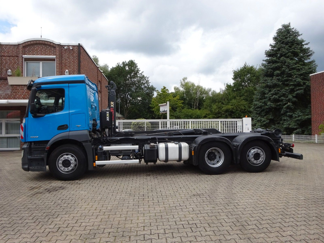 Hook lift truck Mercedes-Benz 2533 Antos MULTILIFT Abroller 6x2: picture 12