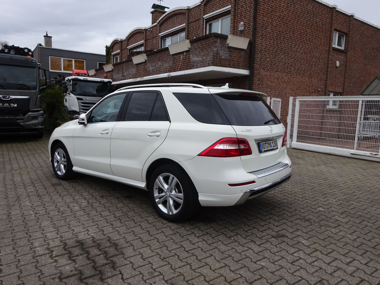 Mercedes-Benz ML 350 CDI BlueTec Mercedes-Benz ML 350 CDI BlueTec. AMG Paket - SUV: picture 4 Mercedes-Benz ML 350 CDI BlueTec Mercedes-Benz ML 350 CDI BlueTec. AMG Paket - SUV: picture 4