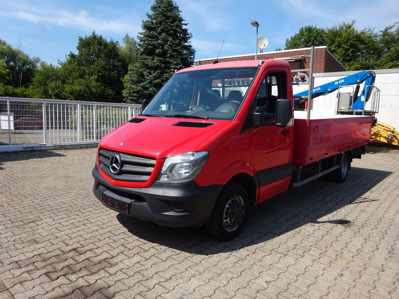 Mercedes-Benz Sprinter Pritsche 519CDI Bluetec 4x2 - Flatbed van: picture 1 Mercedes-Benz Sprinter Pritsche 519CDI Bluetec 4x2 - Flatbed van: picture 1
