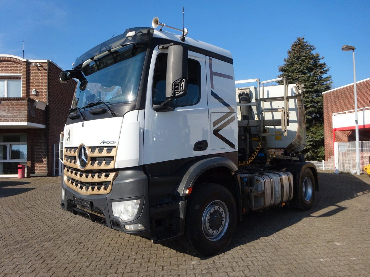 Mercedes-Benz 1851 Arocs SZM 4x2-4 HAD + Hydr. Kipperpumpe Mercedes-Benz 1851 Arocs SZM 4x4 HAD + Hydr. Kipperpumpe - Tractor unit: picture 4 Mercedes-Benz 1851 Arocs SZM 4x2-4 HAD + Hydr. Kipperpumpe Mercedes-Benz 1851 Arocs SZM 4x4 HAD + Hydr. Kipperpumpe - Tractor unit: picture 4