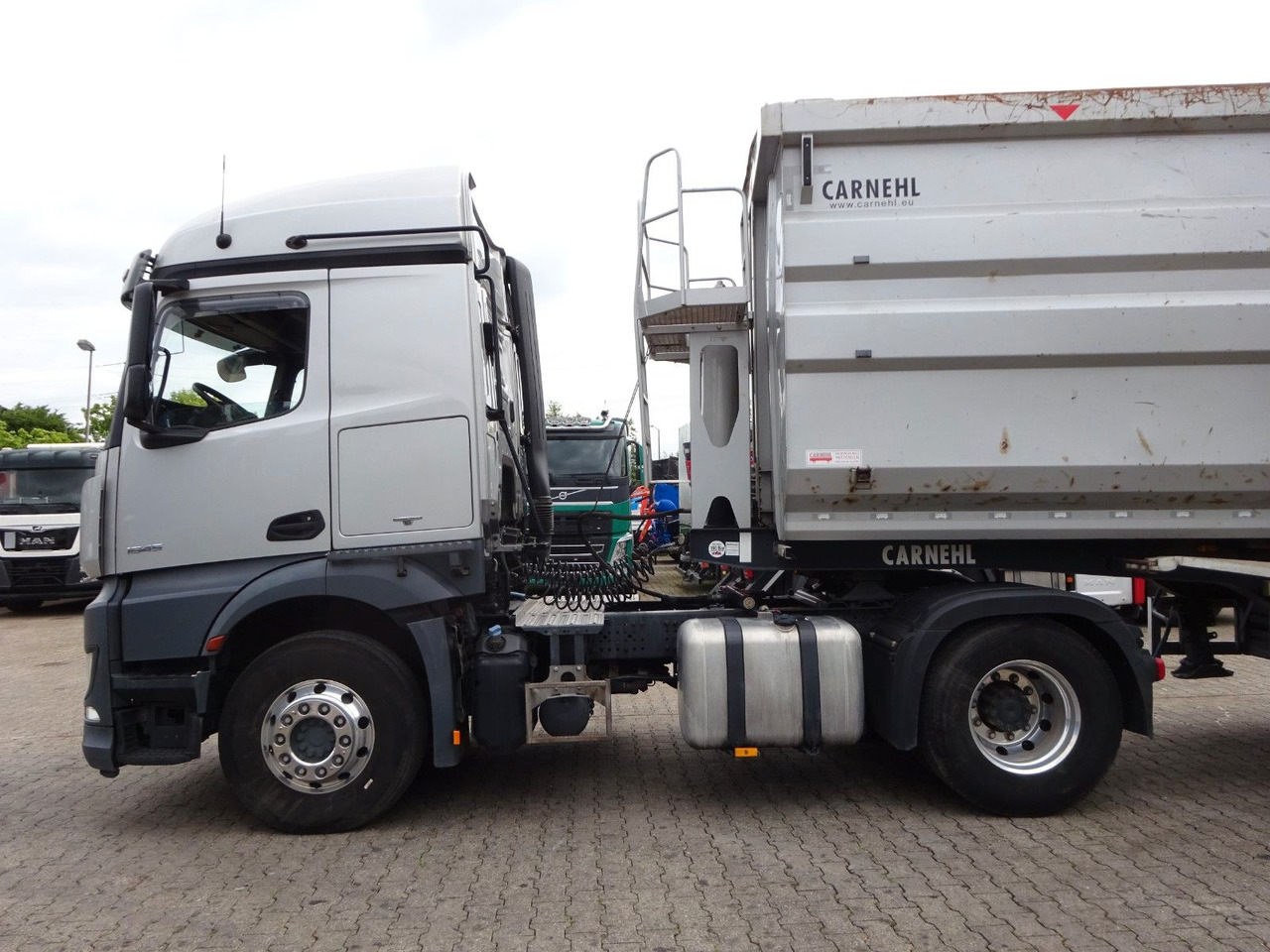 Mercedes-Benz 845 Actros SZM mit Hydraulik Pumpe 4x2 - Tractor unit: picture 3 Mercedes-Benz 845 Actros SZM mit Hydraulik Pumpe 4x2 - Tractor unit: picture 3