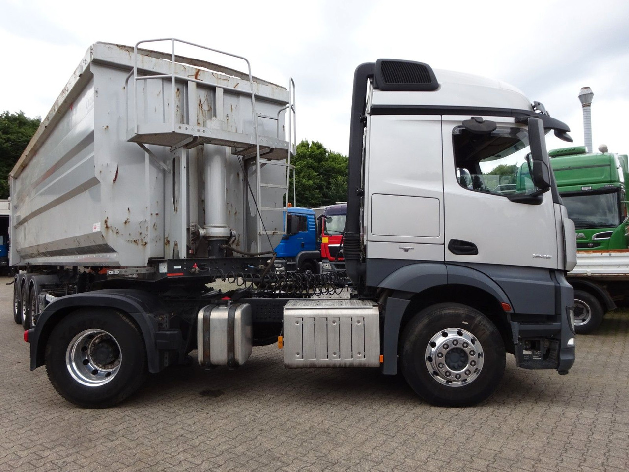 Mercedes-Benz 845 Actros SZM mit Hydraulik Pumpe 4x2 - Tractor unit: picture 5 Mercedes-Benz 845 Actros SZM mit Hydraulik Pumpe 4x2 - Tractor unit: picture 5
