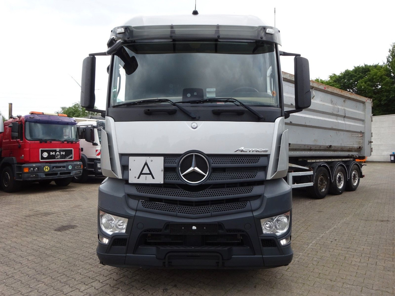 Mercedes-Benz 845 Actros SZM mit Hydraulik Pumpe 4x2 - Tractor unit: picture 2 Mercedes-Benz 845 Actros SZM mit Hydraulik Pumpe 4x2 - Tractor unit: picture 2