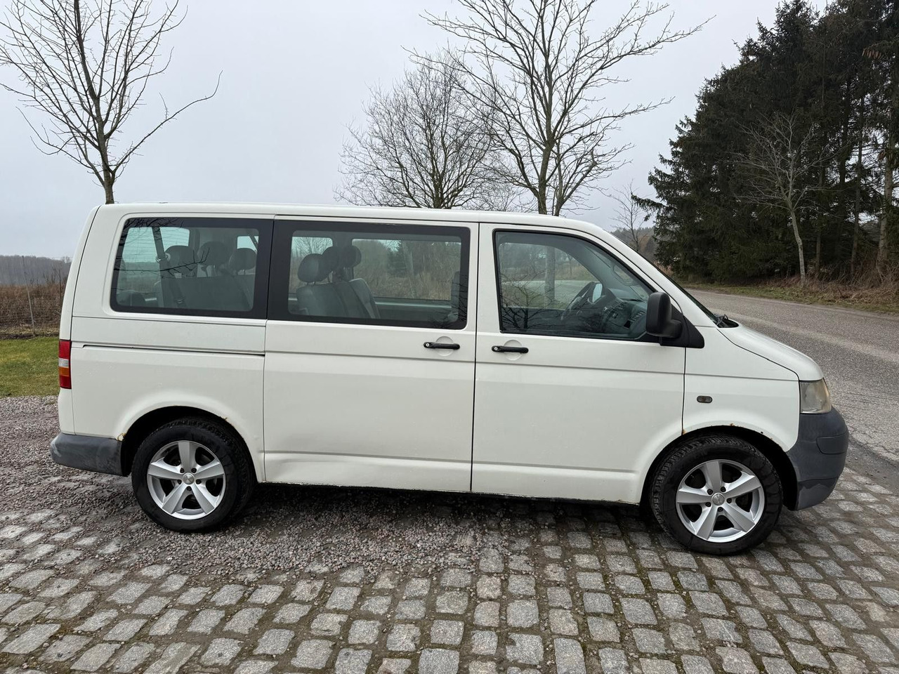 Volkswagen T5 Transporter 1.9 TDI *9 Sitze * 3900 € - Passenger van: picture 5 Volkswagen T5 Transporter 1.9 TDI *9 Sitze * 3900 € - Passenger van: picture 5