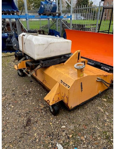 Bema 40 Classic 2050 Kehrbesen 2.200 EUR - Broom for Construction machinery: picture 1 Bema 40 Classic 2050 Kehrbesen 2.200 EUR - Broom for Construction machinery: picture 1