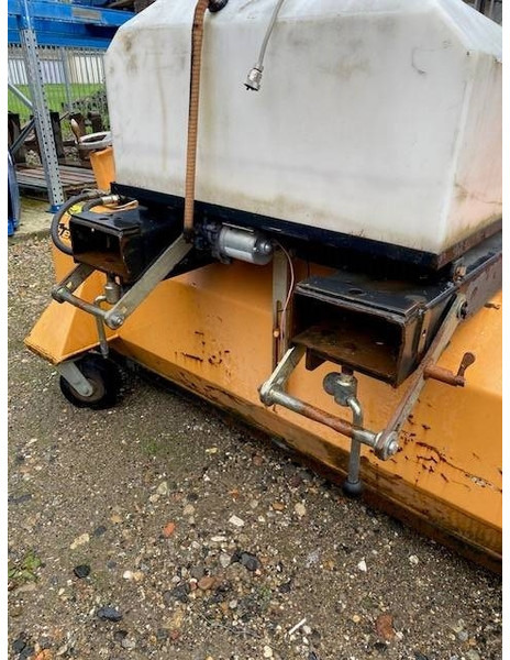 Bema 40 Classic 2050 Kehrbesen 2.200 EUR - Broom for Construction machinery: picture 3 Bema 40 Classic 2050 Kehrbesen 2.200 EUR - Broom for Construction machinery: picture 3