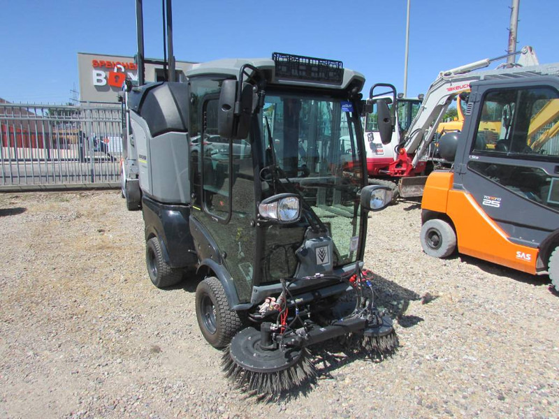 Kärcher MIC 26 Kehrmaschine 19.900 EUR - Farm trailer: picture 2 Kärcher MIC 26 Kehrmaschine 19.900 EUR - Farm trailer: picture 2