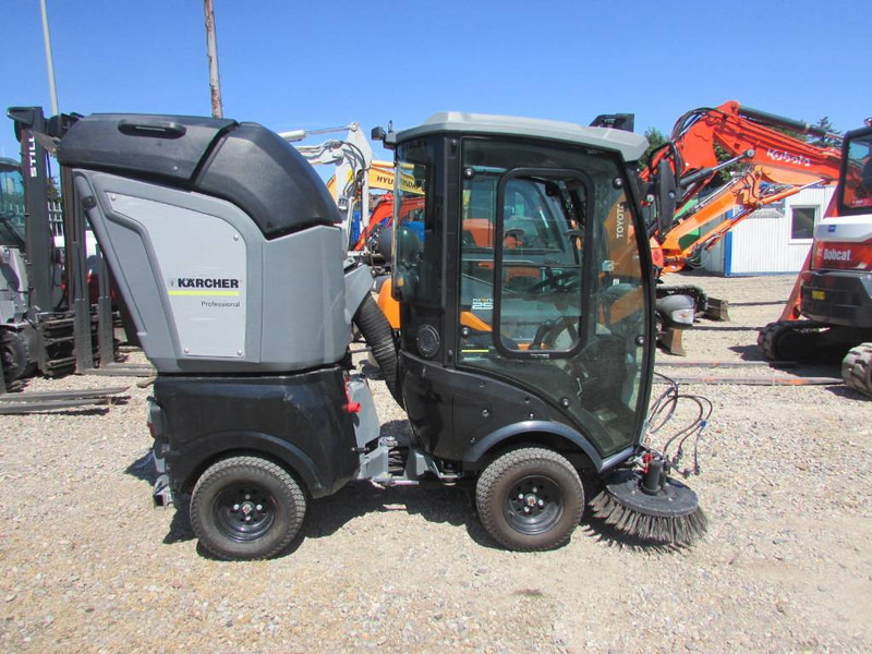 Kärcher MIC 26 Kehrmaschine 19.900 EUR - Farm trailer: picture 1 Kärcher MIC 26 Kehrmaschine 19.900 EUR - Farm trailer: picture 1