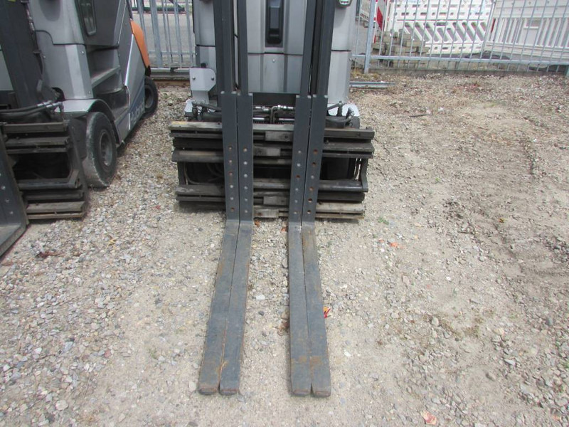 Still RX 70-30 H Hybrid / Diesel Stapler - Diesel forklift: picture 3 Still RX 70-30 H Hybrid / Diesel Stapler - Diesel forklift: picture 3