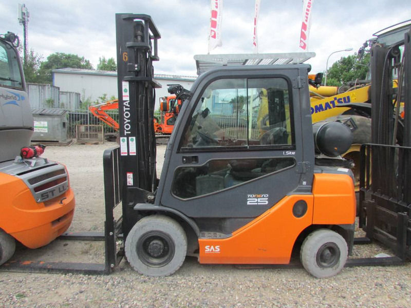 Toyota 02-8 FGF 25 Tonero 25 Gas Stapler 02-8FGF25 7500€ - LPG forklift: picture 1 Toyota 02-8 FGF 25 Tonero 25 Gas Stapler 02-8FGF25 7500€ - LPG forklift: picture 1