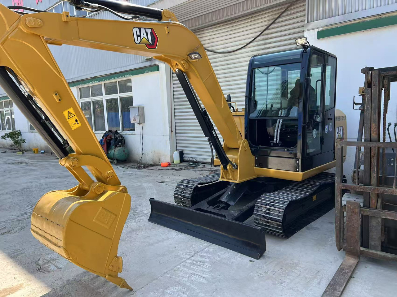 CATERPILLAR 305.5E2 - Mini excavator: picture 3 CATERPILLAR 305.5E2 - Mini excavator: picture 3
