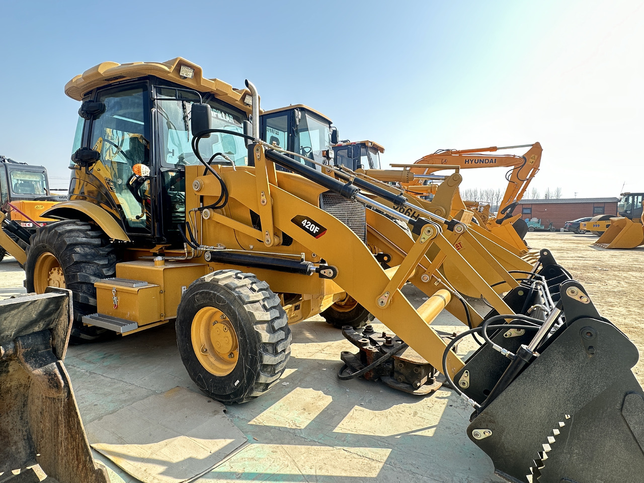 CATERPILLAR 420F - Backhoe loader: picture 1 CATERPILLAR 420F - Backhoe loader: picture 1