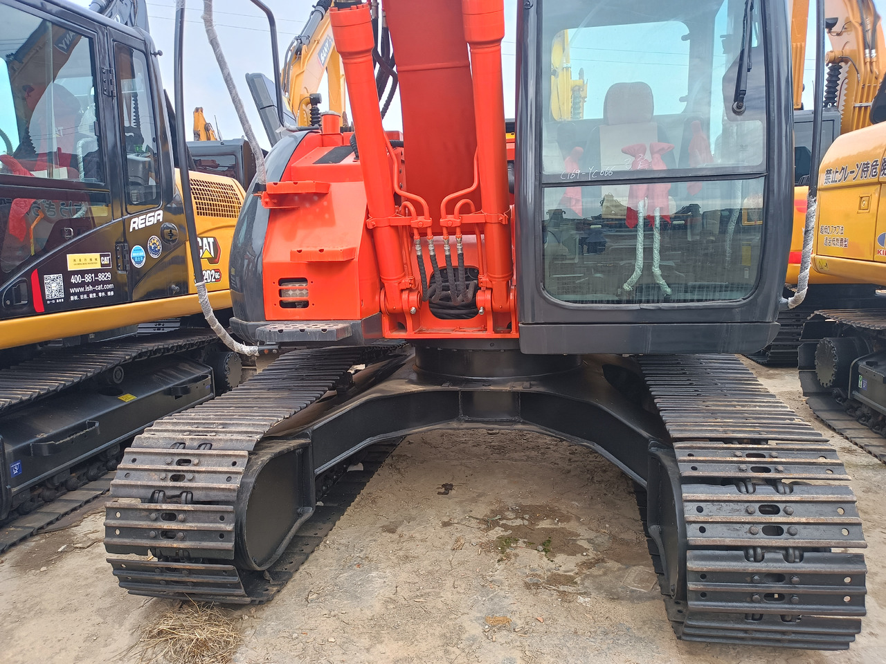 HITACHI ZX135 - Crawler excavator: picture 2 HITACHI ZX135 - Crawler excavator: picture 2