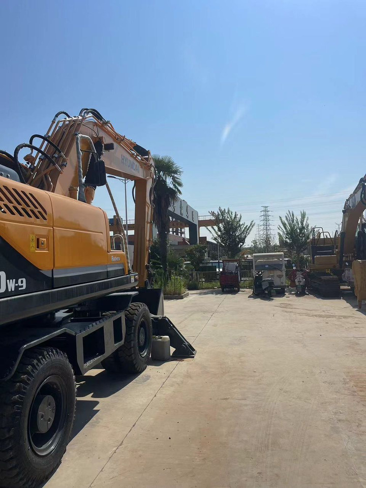 Hyundai 210W-9 - Wheel excavator: picture 3 Hyundai 210W-9 - Wheel excavator: picture 3