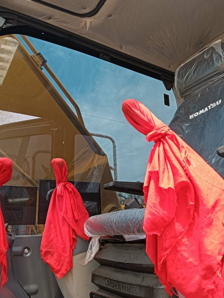 Komatsu PC 210-8  - Crawler excavator: picture 5 Komatsu PC 210-8  - Crawler excavator: picture 5