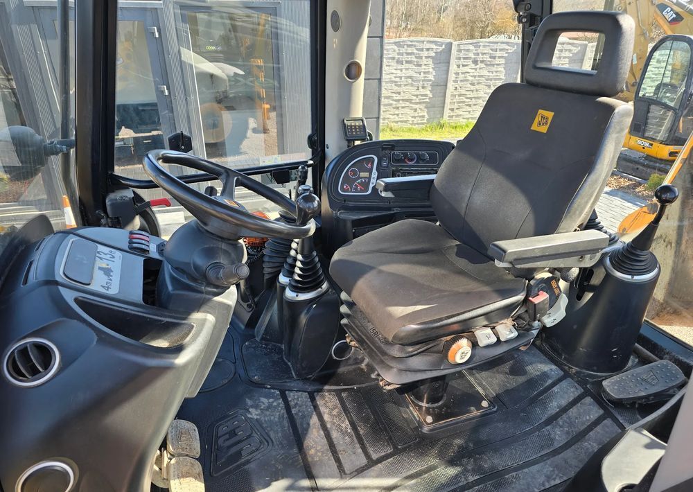 JCB - Backhoe loader: picture 3 JCB - Backhoe loader: picture 3