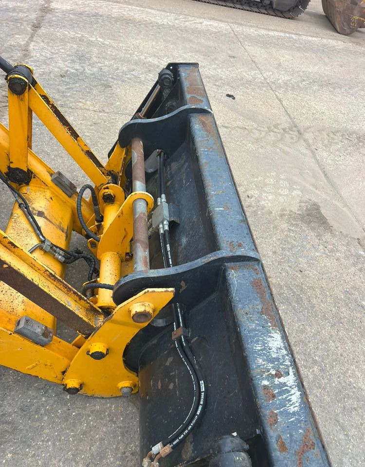 JCB - Backhoe loader: picture 2 JCB - Backhoe loader: picture 2