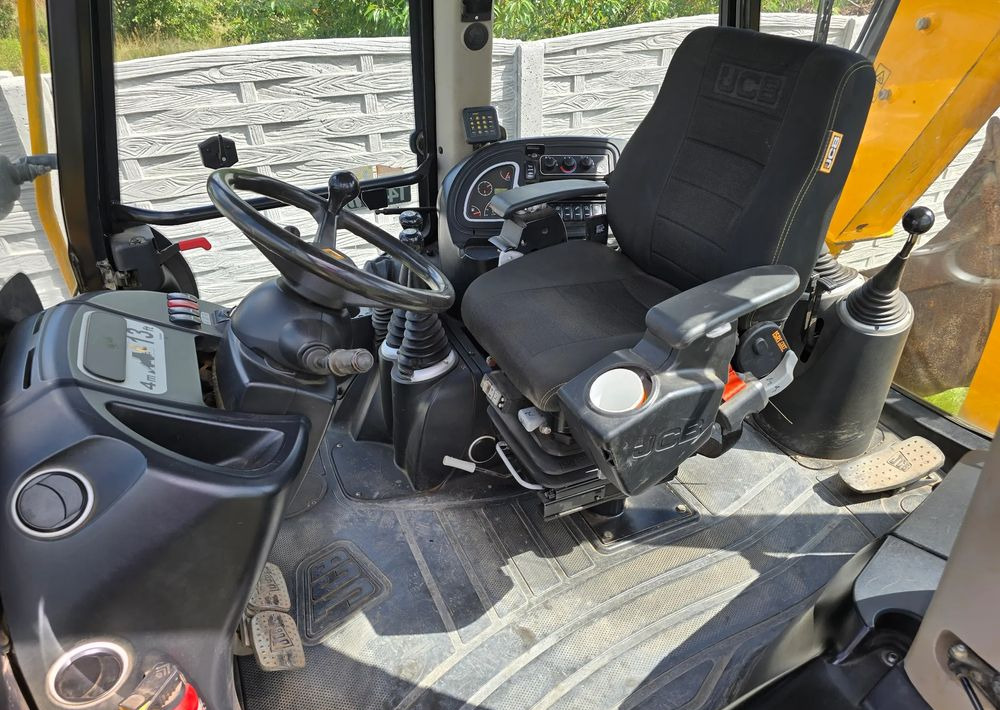 JCB - Backhoe loader: picture 3 JCB - Backhoe loader: picture 3
