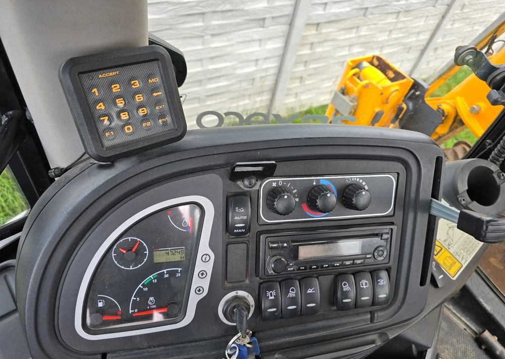 JCB - Backhoe loader: picture 4 JCB - Backhoe loader: picture 4