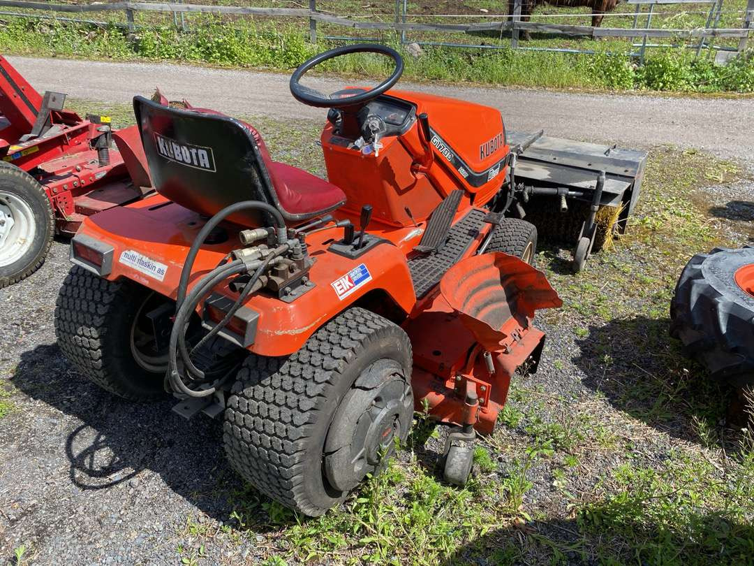 Garden mower 2000 Kubota G1700//Sitteklipper med feier og oppsamler: picture 6 Garden mower 2000 Kubota G1700//Sitteklipper med feier og oppsamler: picture 6