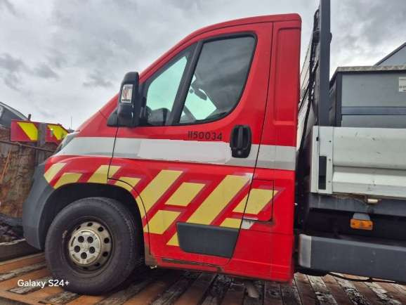 2016 Peugeot Boxer (rep.-objekt) - Flatbed van: picture 1 2016 Peugeot Boxer (rep.-objekt) - Flatbed van: picture 1