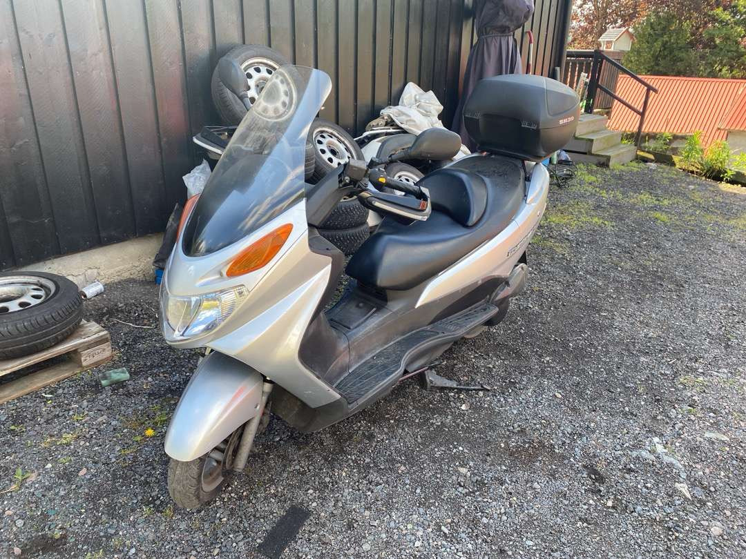 Suzuki Burgman UH 125//Lett MC - Motorcycle trailer: picture 1 Suzuki Burgman UH 125//Lett MC - Motorcycle trailer: picture 1