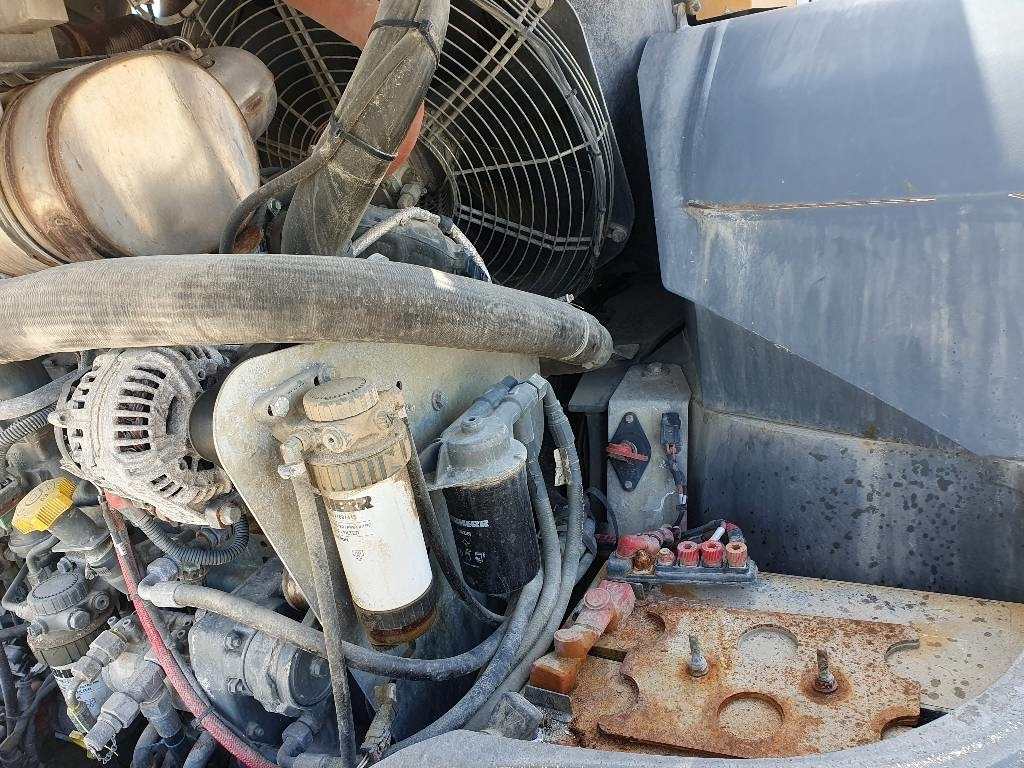 Wheel loader Liebherr L 524: picture 15