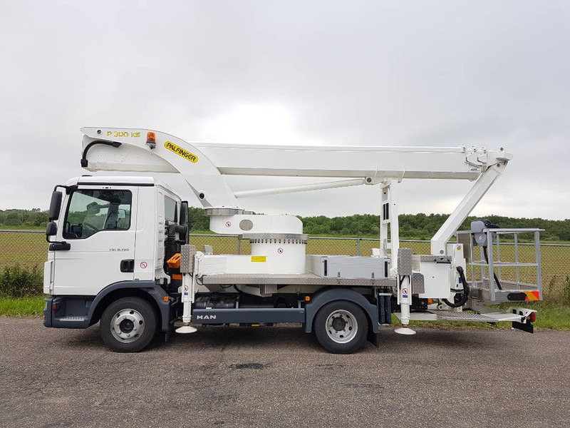 Palfinger P 300 KS | 2022 - Truck mounted aerial platform: picture 1 Palfinger P 300 KS | 2022 - Truck mounted aerial platform: picture 1
