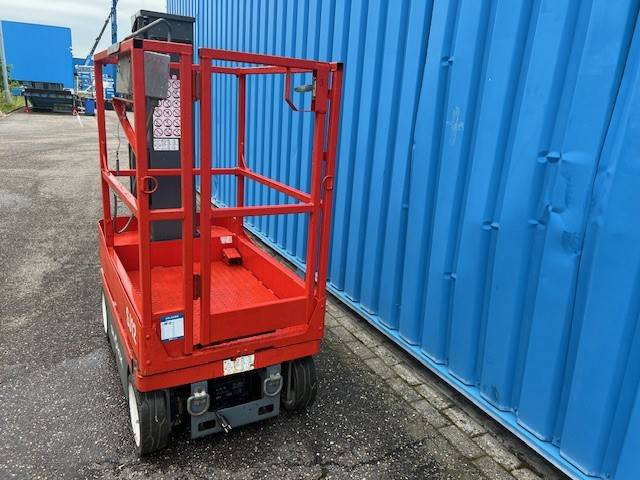 Skyjack SJ 12 | 2013 - Vertical mast lift: picture 4 Skyjack SJ 12 | 2013 - Vertical mast lift: picture 4