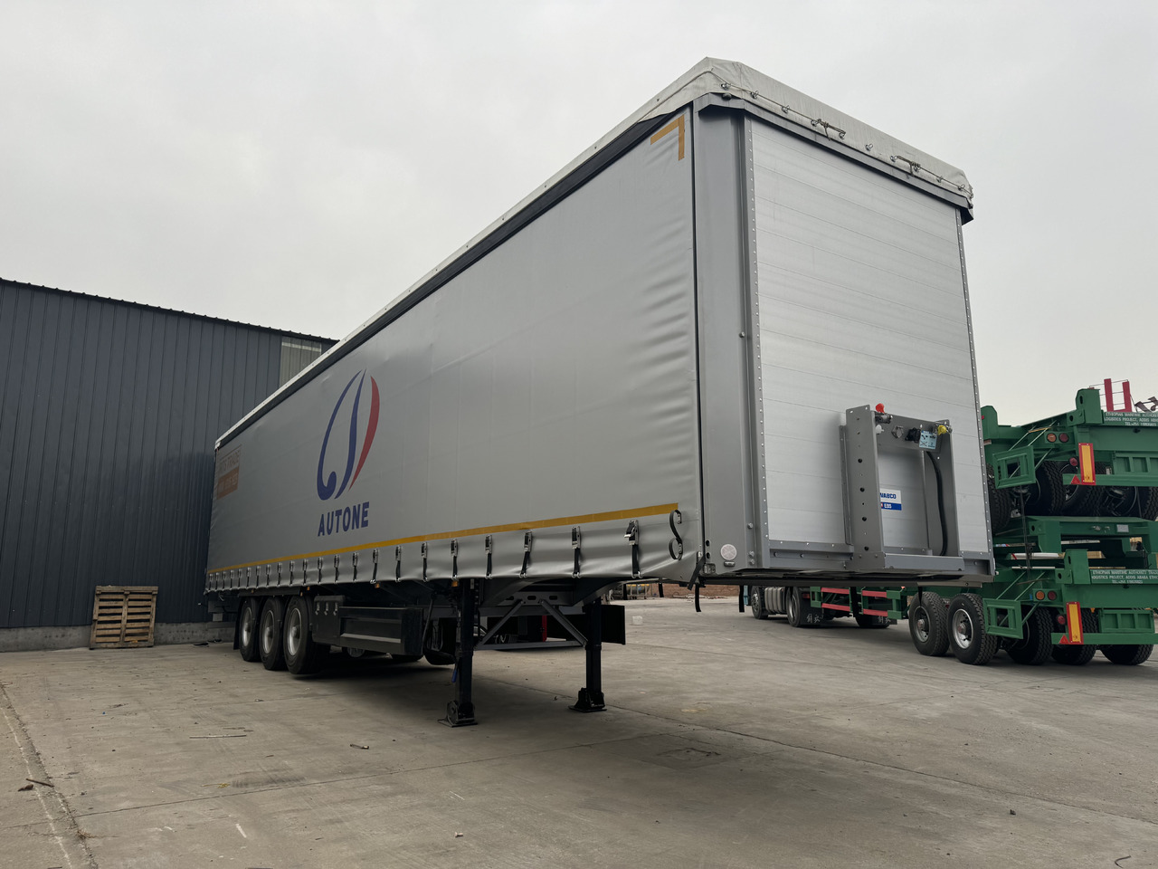 - Curtainsider semi-trailer: picture 5 - Curtainsider semi-trailer: picture 5