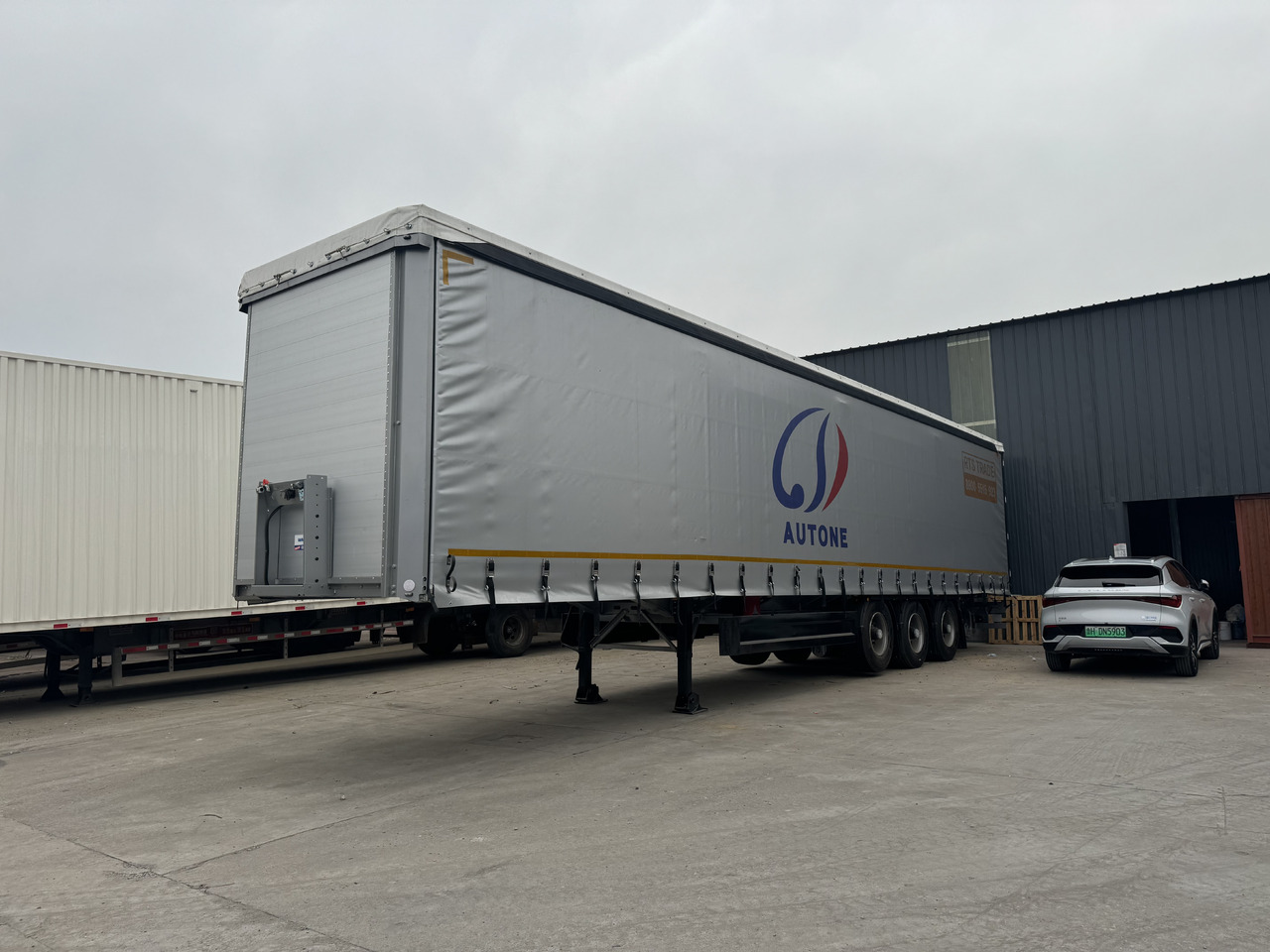 - Curtainsider semi-trailer: picture 3 - Curtainsider semi-trailer: picture 3