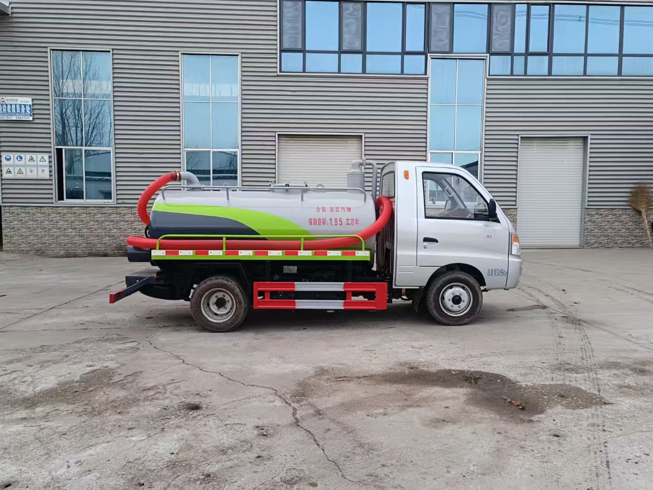 DAYUN  - Tank truck: picture 3 DAYUN  - Tank truck: picture 3