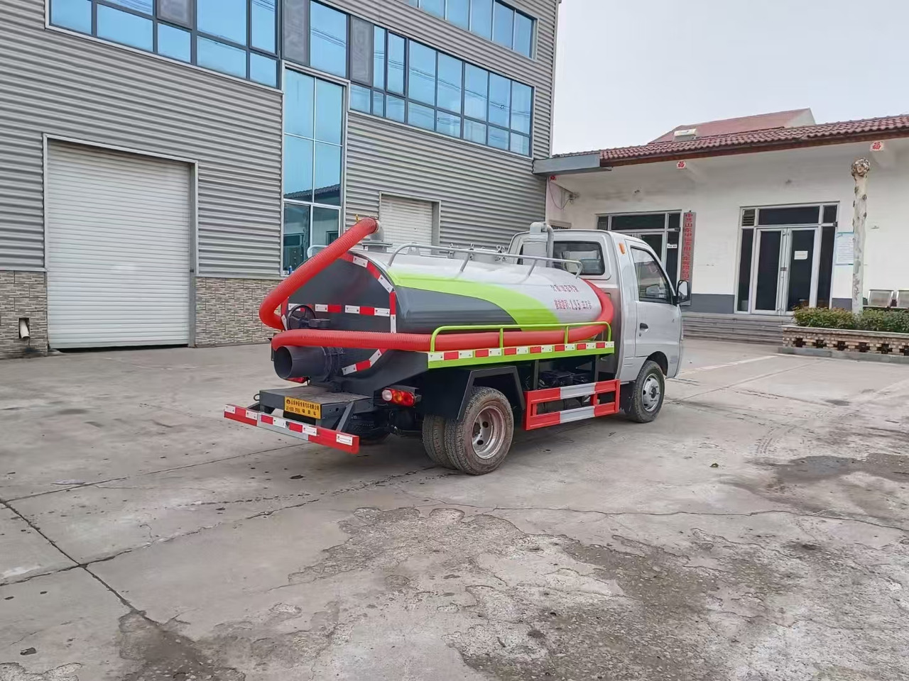 DAYUN  - Tank truck: picture 4 DAYUN  - Tank truck: picture 4