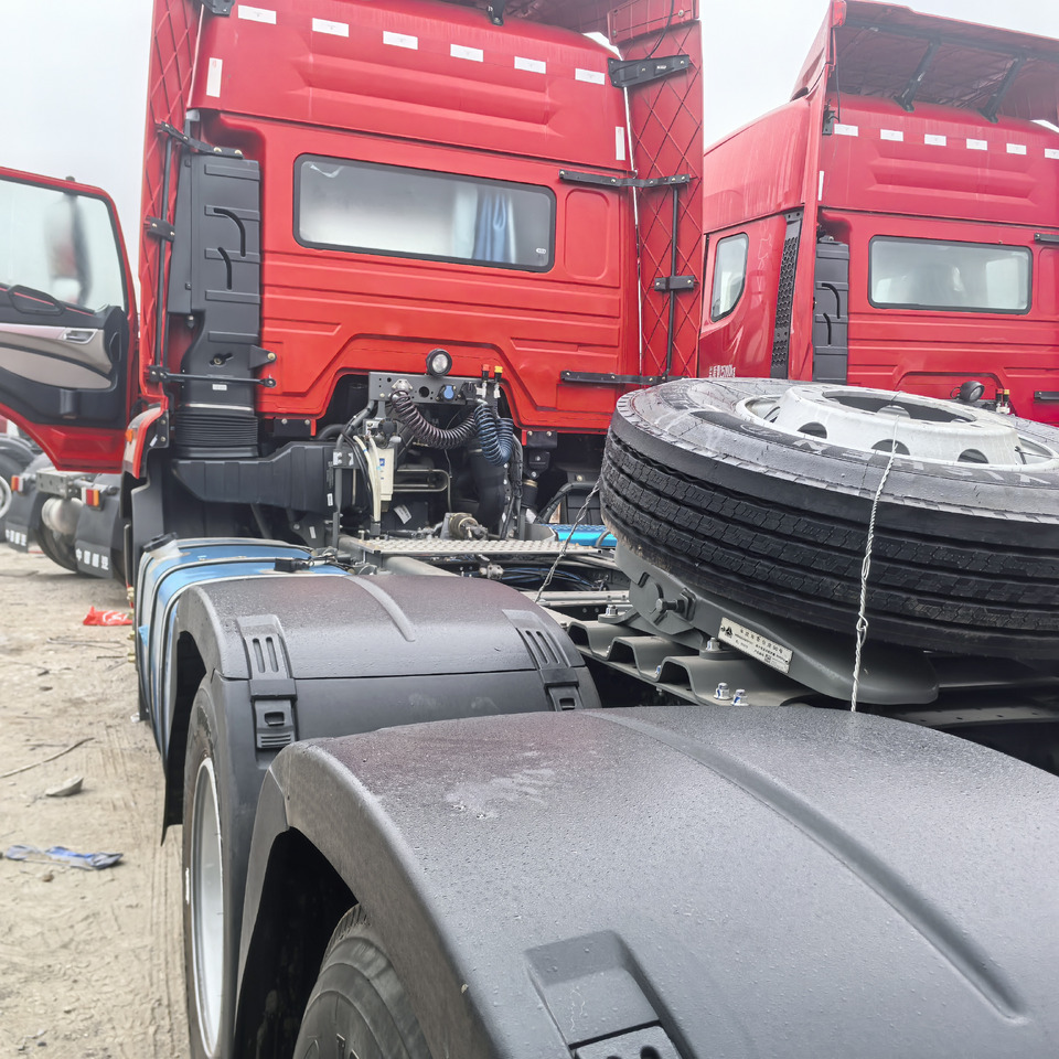 SHACMAN - Tractor unit: picture 2 SHACMAN - Tractor unit: picture 2