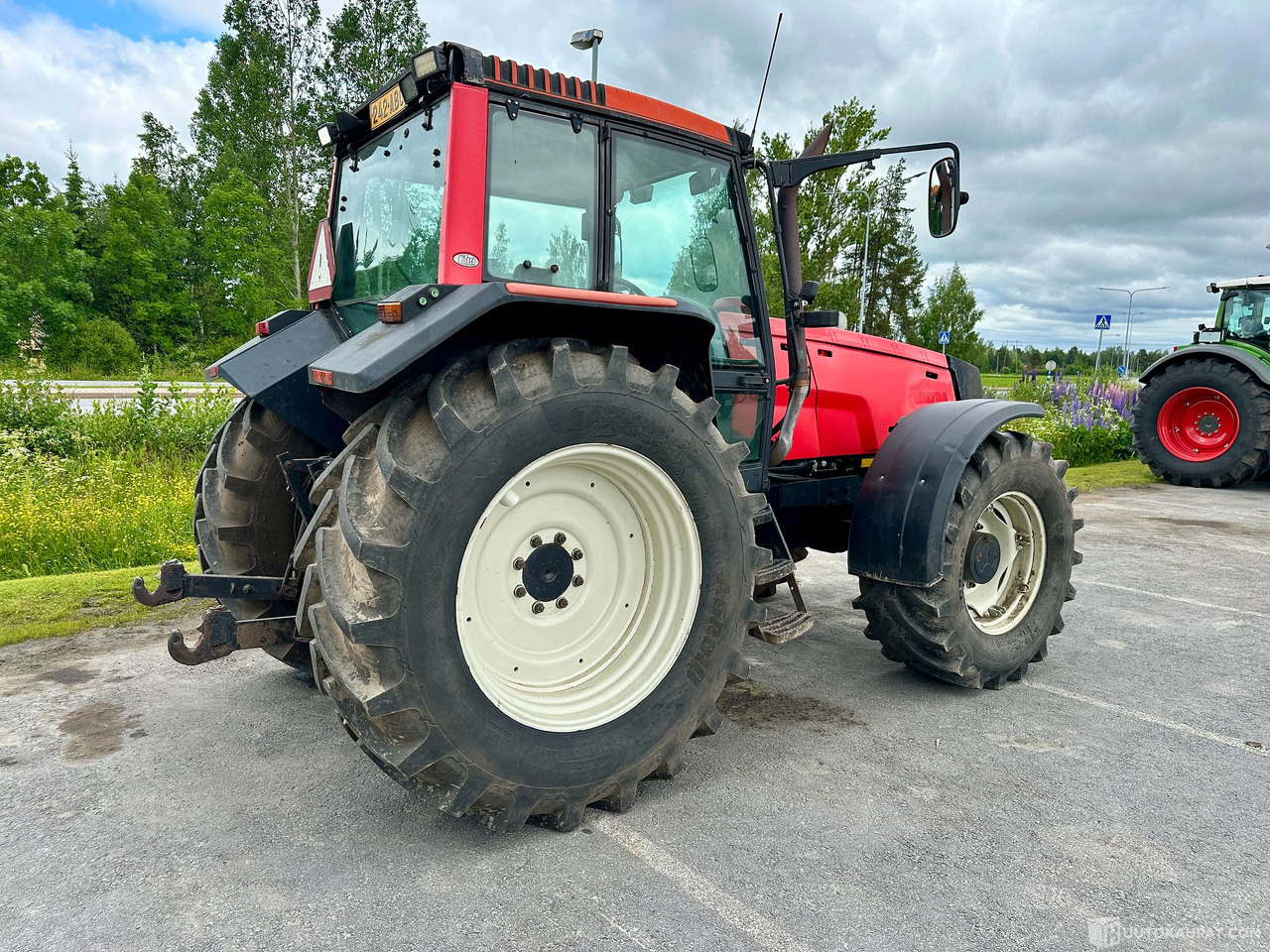 Valtra 8550 traktori PTO etunostolaitteella vm 2001, Seinäjoki - Agricultural machinery: picture 4 Valtra 8550 traktori PTO etunostolaitteella vm 2001, Seinäjoki - Agricultural machinery: picture 4