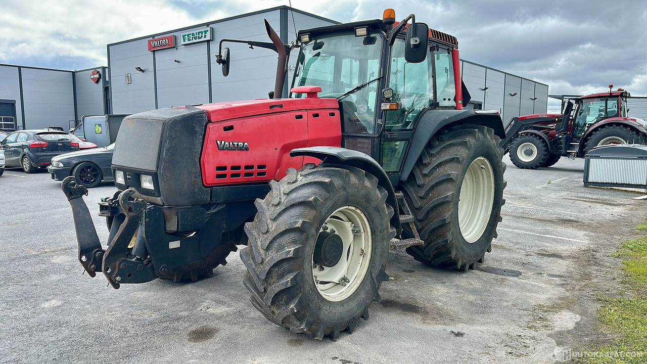 Valtra 8550 traktori PTO etunostolaitteella vm 2001, Seinäjoki - Agricultural machinery: picture 2 Valtra 8550 traktori PTO etunostolaitteella vm 2001, Seinäjoki - Agricultural machinery: picture 2