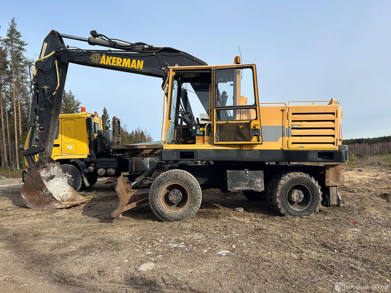 Åkerman H7 MC Pyörällustainen kaivinkone etupuskulevyllä, 1991, Kruunupyy - Wheel excavator: picture 1 Åkerman H7 MC Pyörällustainen kaivinkone etupuskulevyllä, 1991, Kruunupyy - Wheel excavator: picture 1