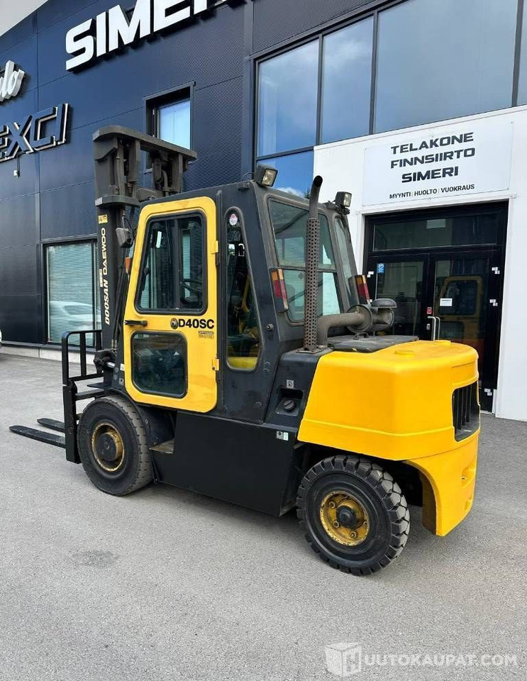 Daewoo D40SC-2, 2006, 11 000 h DieselTrukki, Lempäälä - Construction machinery: picture 2 Daewoo D40SC-2, 2006, 11 000 h DieselTrukki, Lempäälä - Construction machinery: picture 2