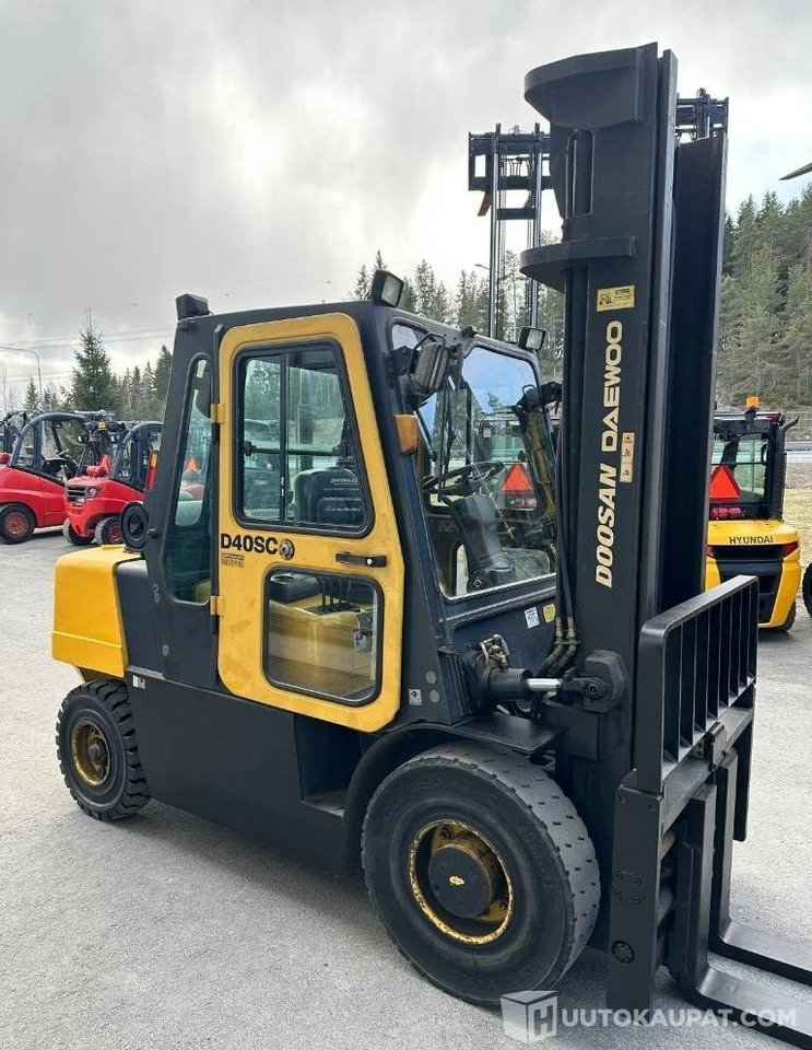 Daewoo D40SC-2, 2006, 11 000 h DieselTrukki, Lempäälä - Construction machinery: picture 4 Daewoo D40SC-2, 2006, 11 000 h DieselTrukki, Lempäälä - Construction machinery: picture 4
