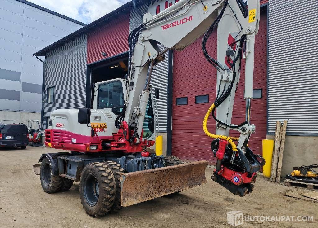Takeuchi TB295W, 2014, 11 000 h Kaivinkone, Kerava - Construction machinery: picture 4 Takeuchi TB295W, 2014, 11 000 h Kaivinkone, Kerava - Construction machinery: picture 4