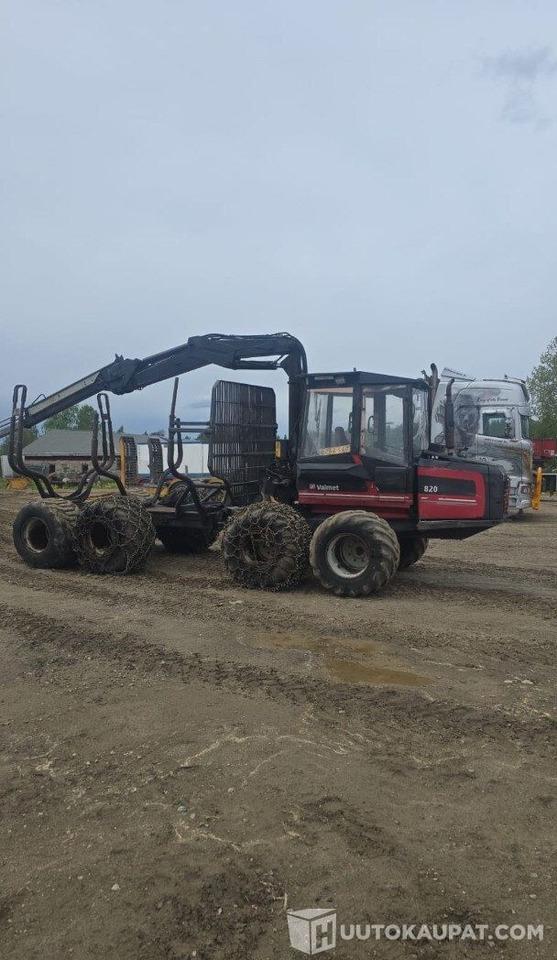Forestry equipment Valmet 820, 1999, Diesel, 24 000 h KuormaTraktori, Leppävirta: picture 1